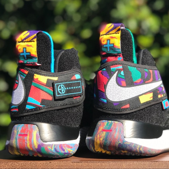 Nike Air Zoom UNVRS Flyease Basketball Shoes - Picture 6 of 10